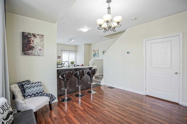 5 Piggot Mews, House attached with 3 bedrooms, 2 bathrooms and 1 parking in Toronto ON | Image 2
