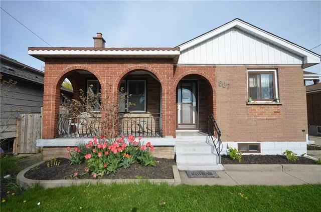 807 Dunn Ave, House detached with 3 bedrooms, 2 bathrooms and 5 parking in Hamilton ON | Image 1