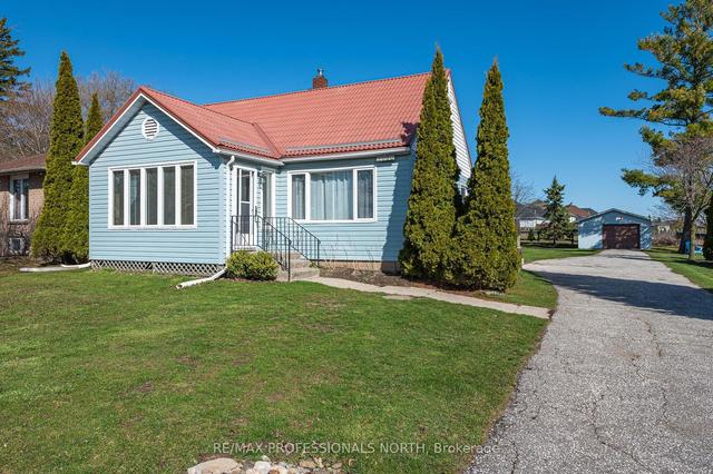 2030 Victoria St, House detached with 3 bedrooms, 2 bathrooms and 9 parking in Innisfil ON | Image 1
