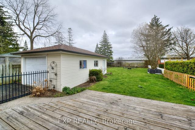 133 Mausser Ave, House detached with 3 bedrooms, 2 bathrooms and 5 parking in Kitchener ON | Image 28
