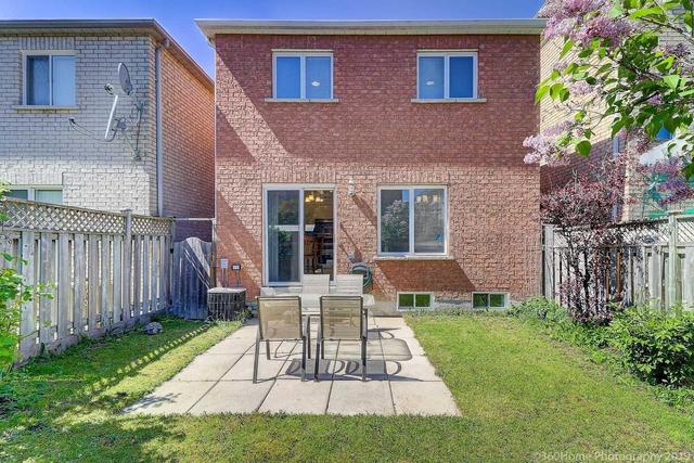 21 Moorefield Dr, House detached with 3 bedrooms, 4 bathrooms and 2 parking in Toronto ON | Image 3