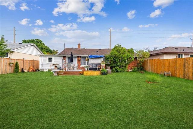 98 Jacobson Ave, House detached with 3 bedrooms, 1 bathrooms and 5 parking in St. Catharines ON | Image 20