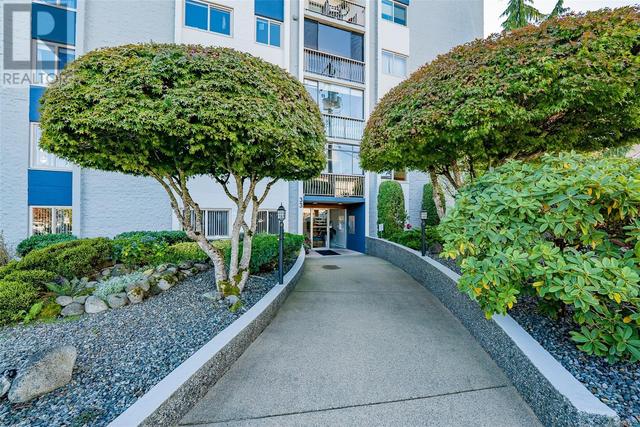 303 - 33 Mount Benson St, Condo with 2 bedrooms, 2 bathrooms and null parking in Nanaimo BC | Image 2