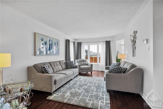 213 Silvermoon Crescent, Townhouse with 3 bedrooms, 3 bathrooms and 3 parking in Ottawa ON | Image 7