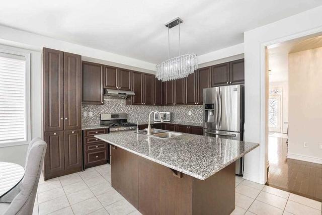 138 Beaconsfield Dr, House detached with 4 bedrooms, 5 bathrooms and 6 parking in Vaughan ON | Image 5
