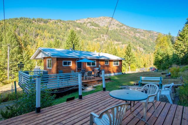 1110 Highway 22, House detached with 3 bedrooms, 1 bathrooms and null parking in Kootenay Boundary B BC | Image 21