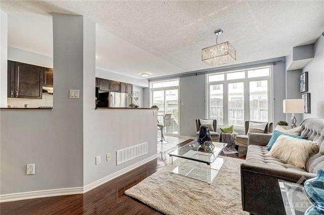407 Dusk Private, Townhouse with 3 bedrooms, 3 bathrooms and 4 parking in Ottawa ON | Image 7