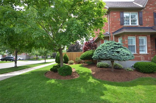 1701 Fengate Dr, House detached with 4 bedrooms, 3 bathrooms and 4 parking in Mississauga ON | Image 12