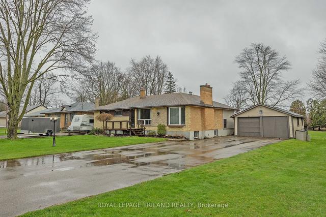 1379 Kostis Ave, House detached with 3 bedrooms, 1 bathrooms and 14 parking in London ON | Image 1