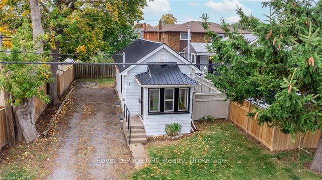 11 Perry St, House detached with 1 bedrooms, 2 bathrooms and 3 parking in St. Catharines ON | Image 1