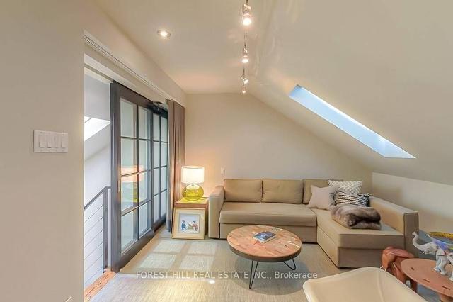 40 Beverly St, House attached with 3 bedrooms, 4 bathrooms and 1 parking in Toronto ON | Image 10