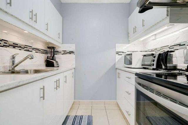 1215 - 940 Caledonia Rd, Condo with 3 bedrooms, 1 bathrooms and 1 parking in Toronto ON | Image 2