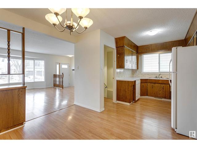 8560 88 St Nw, House semidetached with 3 bedrooms, 1 bathrooms and null parking in Edmonton AB | Image 5