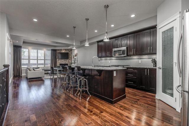 3327 40 Street Sw, Home with 4 bedrooms, 3 bathrooms and 2 parking in Calgary AB | Image 5