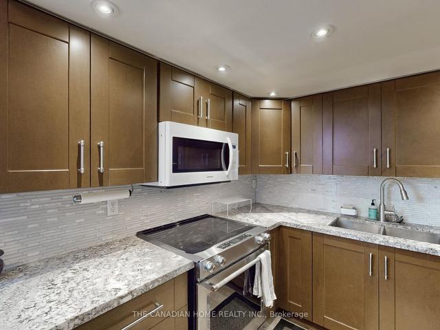 209 - 25 Agnes St, Condo with 2 bedrooms, 2 bathrooms and 1 parking in Mississauga ON | Image 6