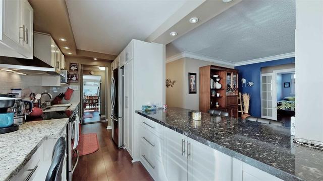 1001 - 40 Chichester Pl, Condo with 2 bedrooms, 2 bathrooms and 1 parking in Toronto ON | Image 7