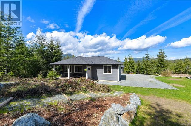 2830 Woodcroft Pl, House detached with 5 bedrooms, 3 bathrooms and 6 parking in Cowichan Valley B BC | Image 2