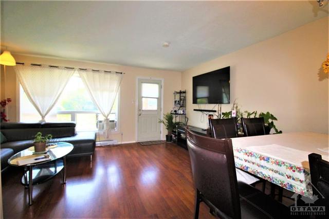 e - 36 Woodvale Green, Townhouse with 3 bedrooms, 2 bathrooms and 1 parking in Ottawa ON | Image 7