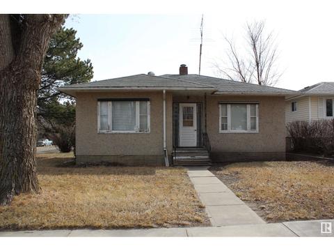 4337 50 St, House detached with 3 bedrooms, 1 bathrooms and null parking in Vegreville AB | Card Image