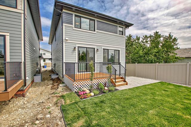 150 West Grove Lane Sw, House detached with 4 bedrooms, 3 bathrooms and 4 parking in Calgary AB | Image 39