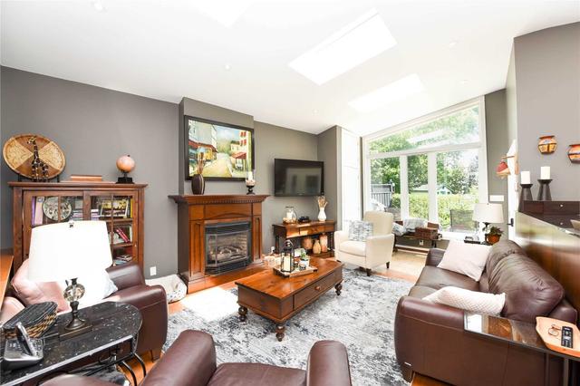 21 Westleigh Cres, House detached with 3 bedrooms, 3 bathrooms and 4 parking in Toronto ON | Image 5
