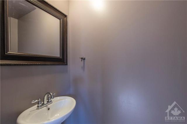 258 Teal Crescent, Townhouse with 3 bedrooms, 3 bathrooms and 1 parking in Ottawa ON | Image 10