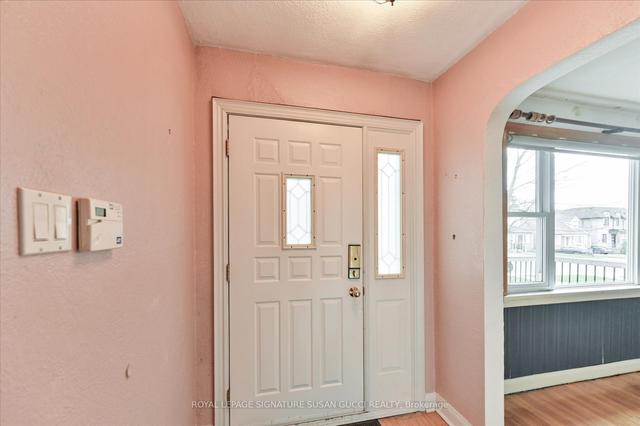 40 Holland Ave, House detached with 3 bedrooms, 2 bathrooms and 2 parking in Toronto ON | Image 23