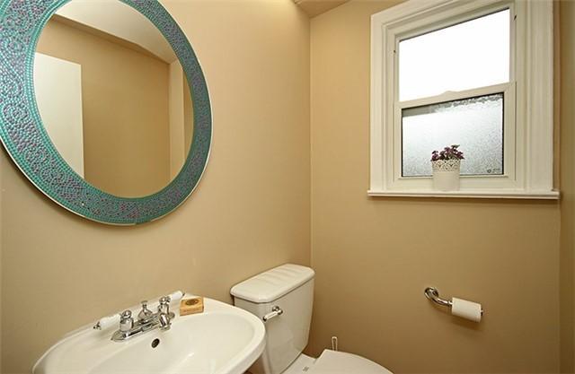 79 Wishing Well Dr, House detached with 3 bedrooms, 2 bathrooms and 3 parking in Toronto ON | Image 12
