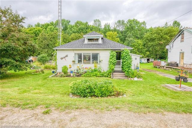 1018 Queen Street, House detached with 2 bedrooms, 1 bathrooms and 3 parking in Central Frontenac ON | Image 1