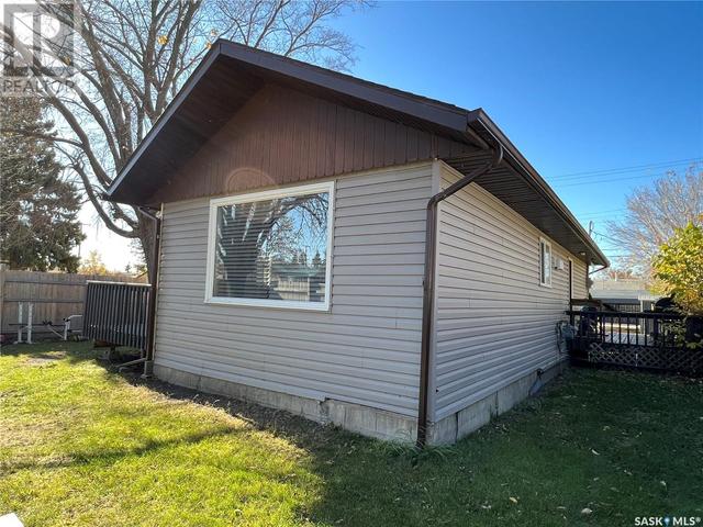 619 1st Street E, House detached with 2 bedrooms, 1 bathrooms and null parking in Meadow Lake SK | Image 19
