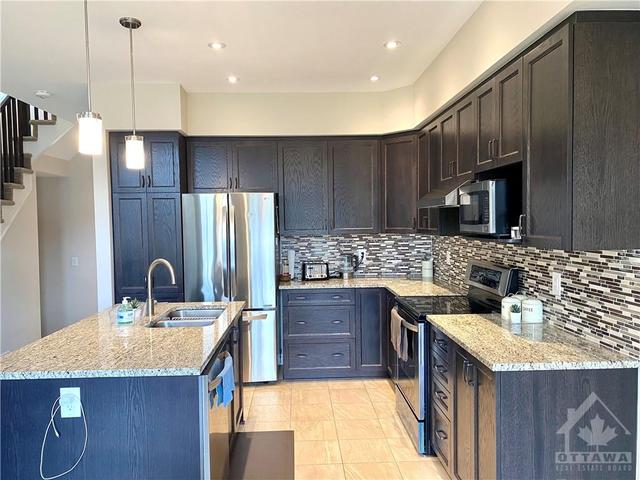 593 Rowers Way, Townhouse with 3 bedrooms, 3 bathrooms and 2 parking in Ottawa ON | Image 10