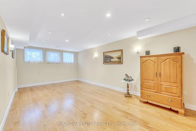 1080 Broughton Lane, House detached with 2 bedrooms, 3 bathrooms and 6 parking in Newmarket ON | Image 11