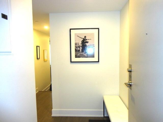 201 - 508 Wellington St W, Condo with 1 bedrooms, 1 bathrooms and 1 parking in Toronto ON | Image 3