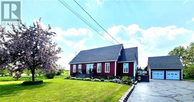 600 Principale, House detached with 5 bedrooms, 3 bathrooms and null parking in Beresford NB | Image 2