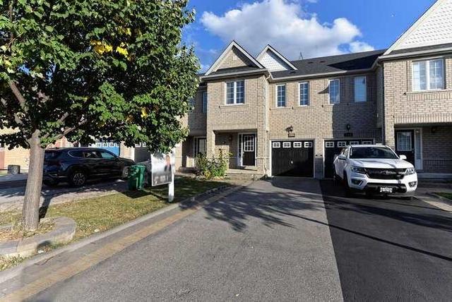 3452 Angel Pass Dr, House attached with 3 bedrooms, 3 bathrooms and 3 parking in Mississauga ON | Image 1