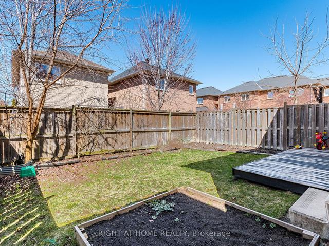 23 Glendarling Cres, House detached with 4 bedrooms, 3 bathrooms and 3 parking in Hamilton ON | Image 35