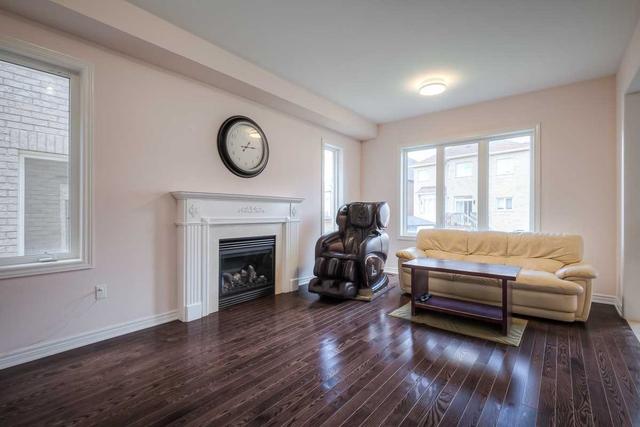 1216 Stuffles Cres, House detached with 4 bedrooms, 4 bathrooms and 4 parking in Newmarket ON | Image 4