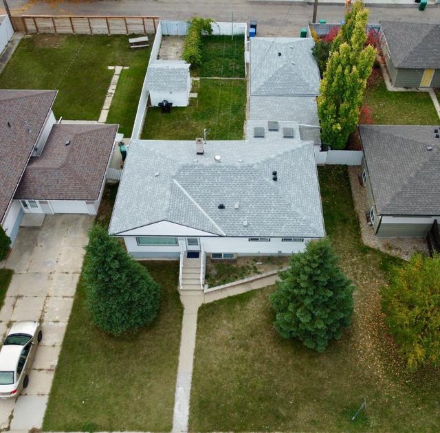 2414 13 Avenue S, House detached with 6 bedrooms, 2 bathrooms and 3 parking in Lethbridge AB | Image 30