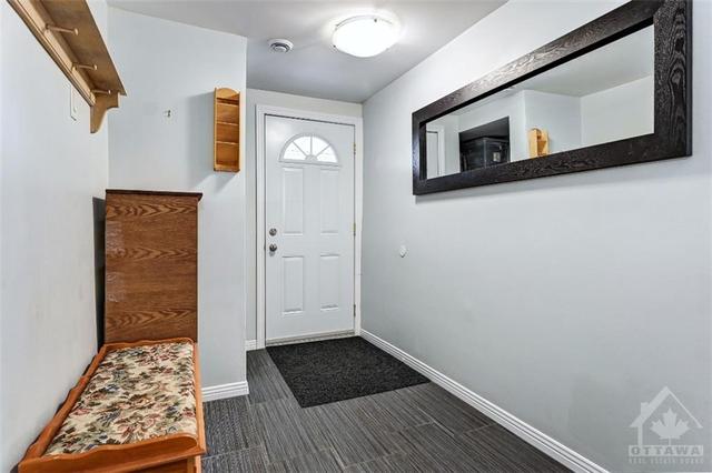 8 - 2296 Orient Park Drive, Townhouse with 3 bedrooms, 2 bathrooms and 2 parking in Ottawa ON | Image 2
