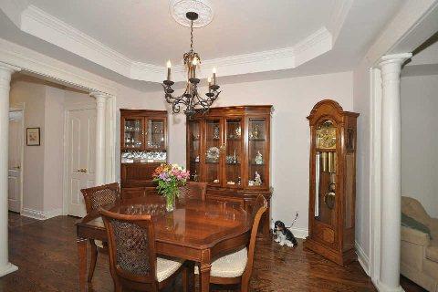 81 Westbury Crt, House attached with 3 bedrooms, 3 bathrooms and 2 parking in Toronto ON | Image 3