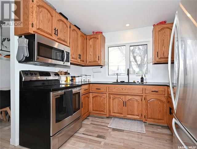 1805 Dieppe Crescent, House detached with 4 bedrooms, 2 bathrooms and null parking in Estevan SK | Image 10