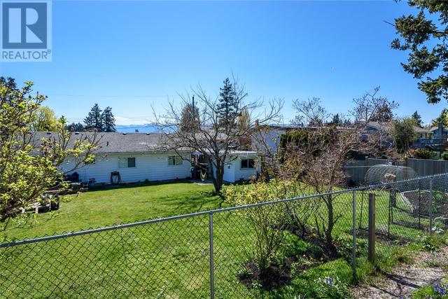 8 - 417 Heather Crt, House attached with 2 bedrooms, 2 bathrooms and 2 parking in Comox BC | Image 34