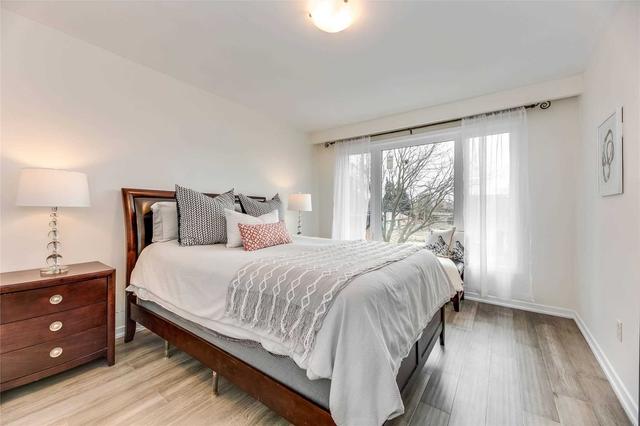 64 Bernice Cres, House detached with 3 bedrooms, 2 bathrooms and 2 parking in Toronto ON | Image 6
