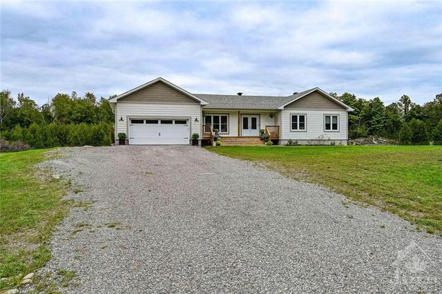 1580 Rosedale Road N, House detached with 3 bedrooms, 3 bathrooms and 10 parking in Montague ON | Image 1