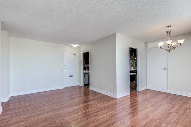 1601 - 5 Parkway Forest Dr, Condo with 3 bedrooms, 2 bathrooms and 1 parking in Toronto ON | Image 9