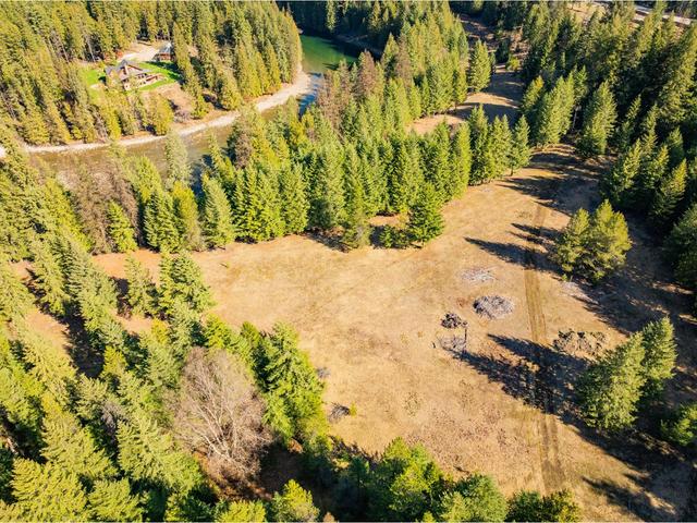 2621 Highway 3a, House detached with 2 bedrooms, 1 bathrooms and null parking in Central Kootenay I BC | Image 29