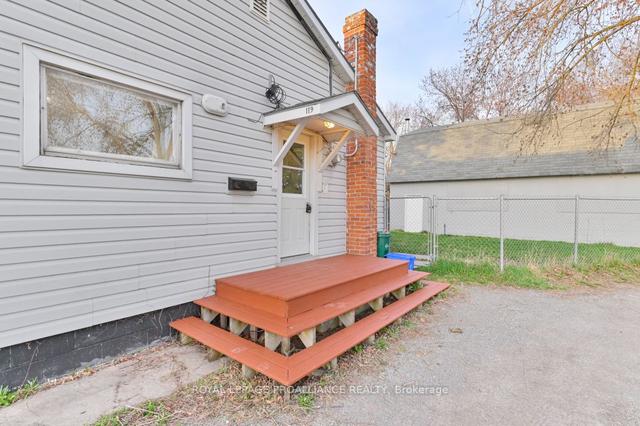 119 Centre St, House detached with 2 bedrooms, 1 bathrooms and 13 parking in Belleville ON | Image 15