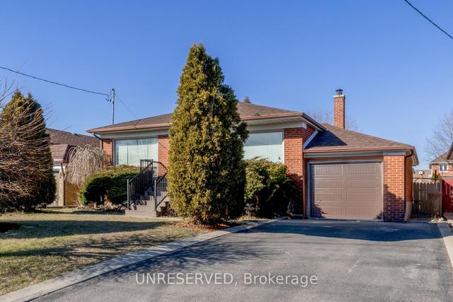23 Sunfield Rd, House detached with 3 bedrooms, 2 bathrooms and 5 parking in Toronto ON | Image 12
