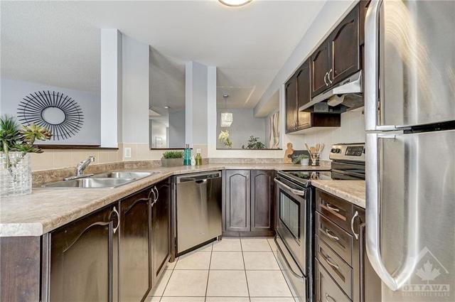 407 Dusk Private, Townhouse with 3 bedrooms, 3 bathrooms and 4 parking in Ottawa ON | Image 11