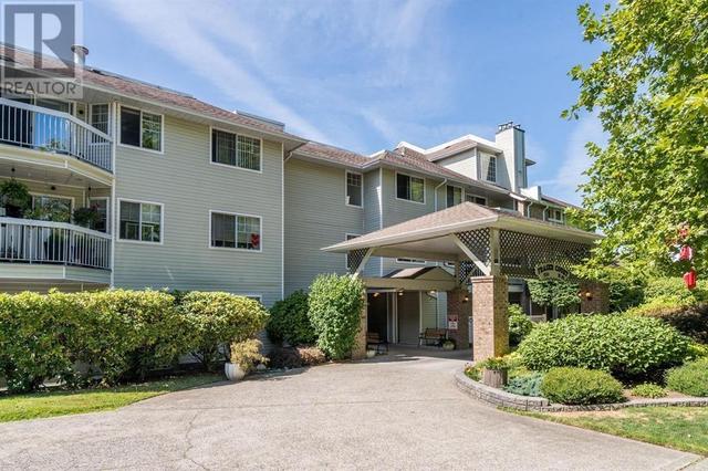 122 - 22514 116 Avenue, Condo with 2 bedrooms, 2 bathrooms and 1 parking in Maple Ridge BC | Image 1